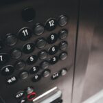 Osobný výťah v bezbariérovom dome umožňujúci pohodlný pohyb medzi poschodiami